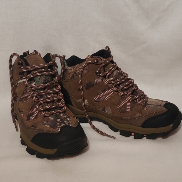 camo walking boots